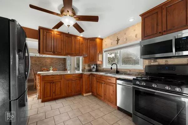 West Chicago, IL 60185,28W659 Lester ST