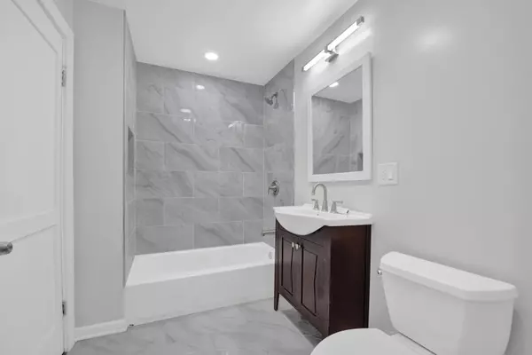 Chicago, IL 60619,7825 S Ingleside AVE