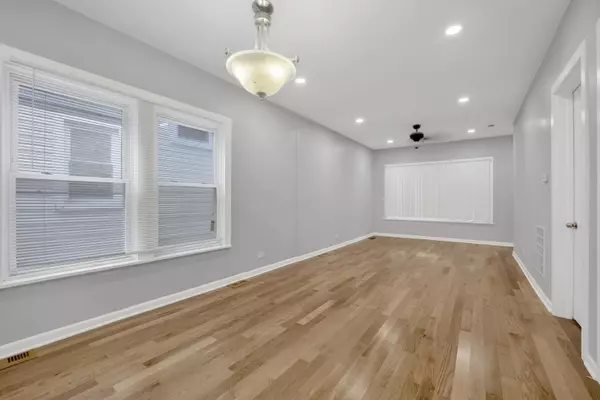 Chicago, IL 60619,7825 S Ingleside AVE