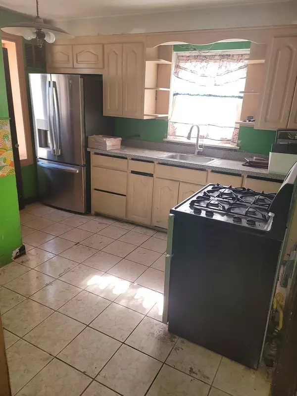 Chicago, IL 60617,10055 S Oglesby AVE