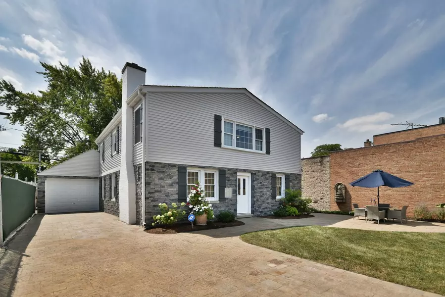 8211 W Grand AVE, River Grove, IL 60171