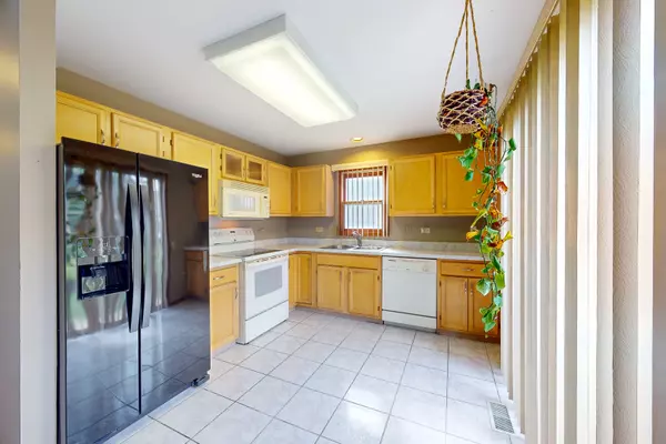 Carol Stream, IL 60188,262 Allegro LN #25-7