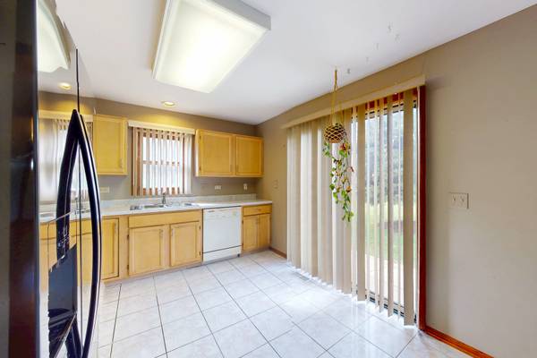 Carol Stream, IL 60188,262 Allegro LN #25-7