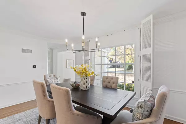 Glenview, IL 60025,839 Surrey LN