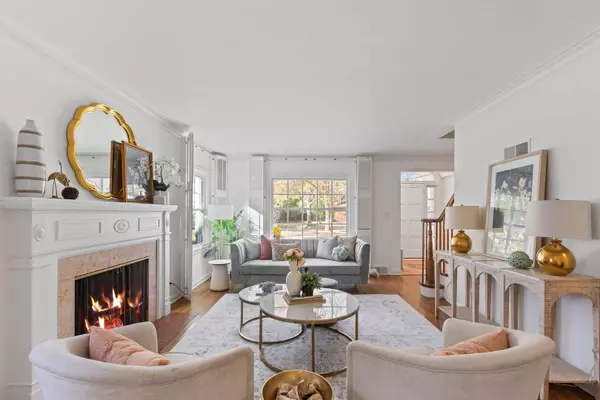 Glenview, IL 60025,839 Surrey LN