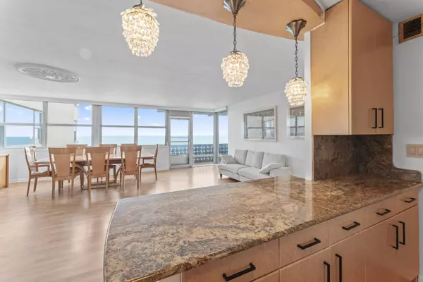 Chicago, IL 60660,6301 N Sheridan RD #11R