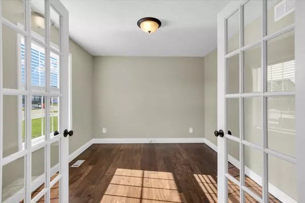 Champaign, IL 61822,3806 Slate DR