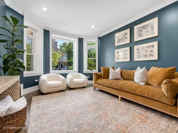 Chicago, IL 60618,2315 W ROSCOE ST #1