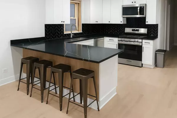 Westchester, IL 60154,1215 Balmoral AVE