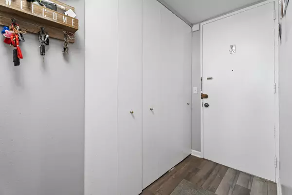 Chicago, IL 60613,720 W Gordon TER #14G