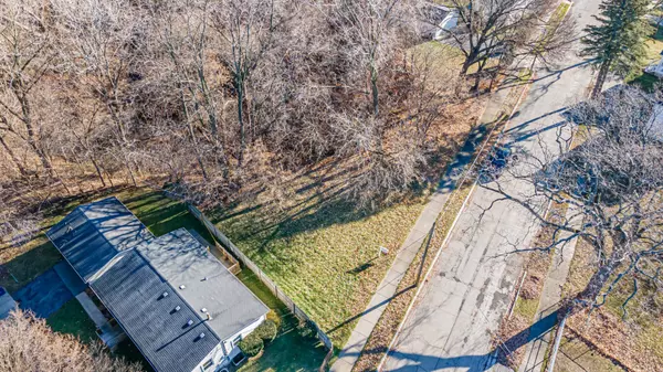 Waukegan, IL 60085,305 Besley PL