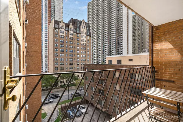 Chicago, IL 60660,6118 N Sheridan RD #608