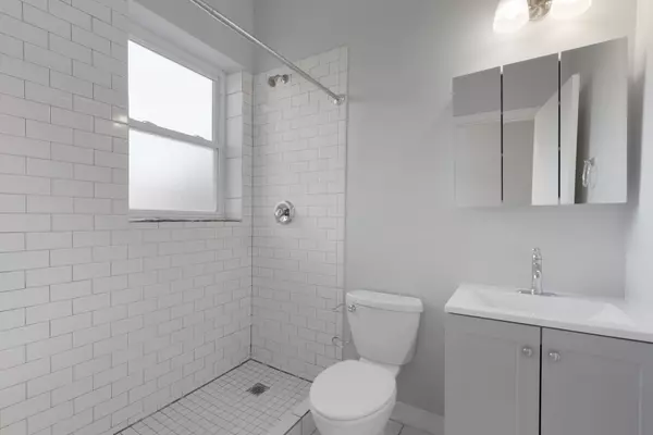 Chicago, IL 60626,7456 N Greenview AVE #4B