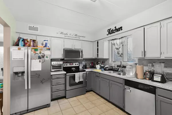 Palos Hills, IL 60465,11045 S Theresa CIR #2B