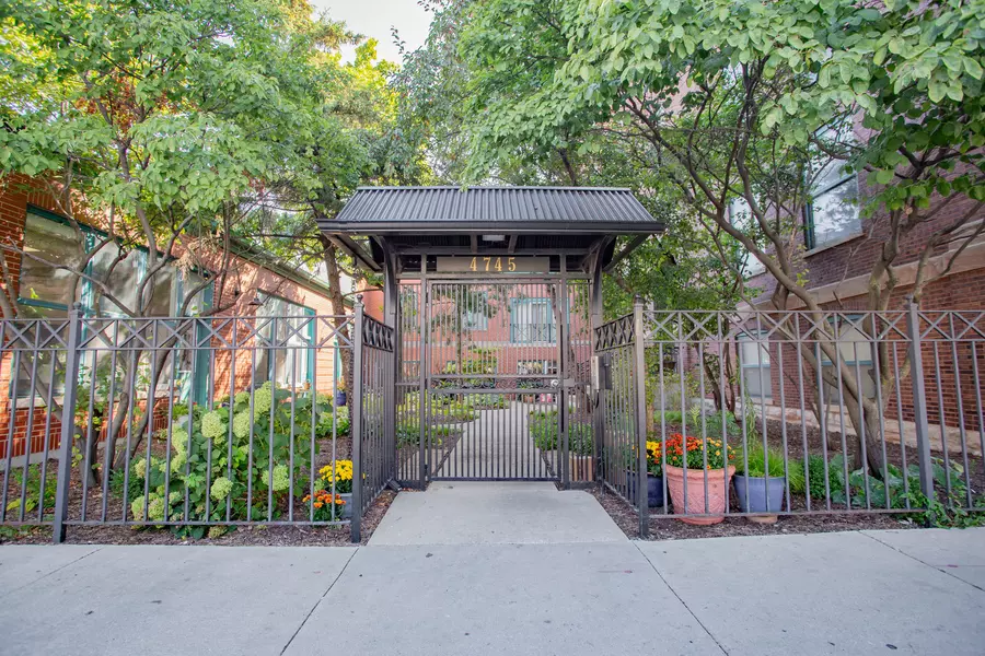 4745 N Ravenswood AVE #210, Chicago, IL 60640