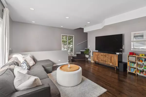 Chicago, IL 60622,1747 W Pierce AVE #2