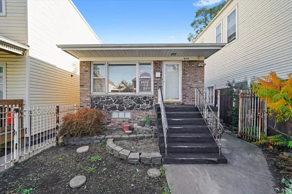 4555 S Washtenaw AVE, Chicago, IL 60632