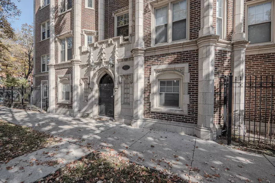 7037 S Crandon AVE #219, Chicago, IL 60649