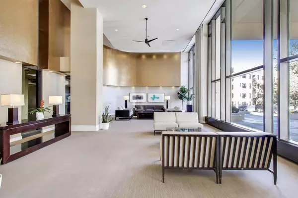 Chicago, IL 60613,3930 N Pine Grove AVE #3009