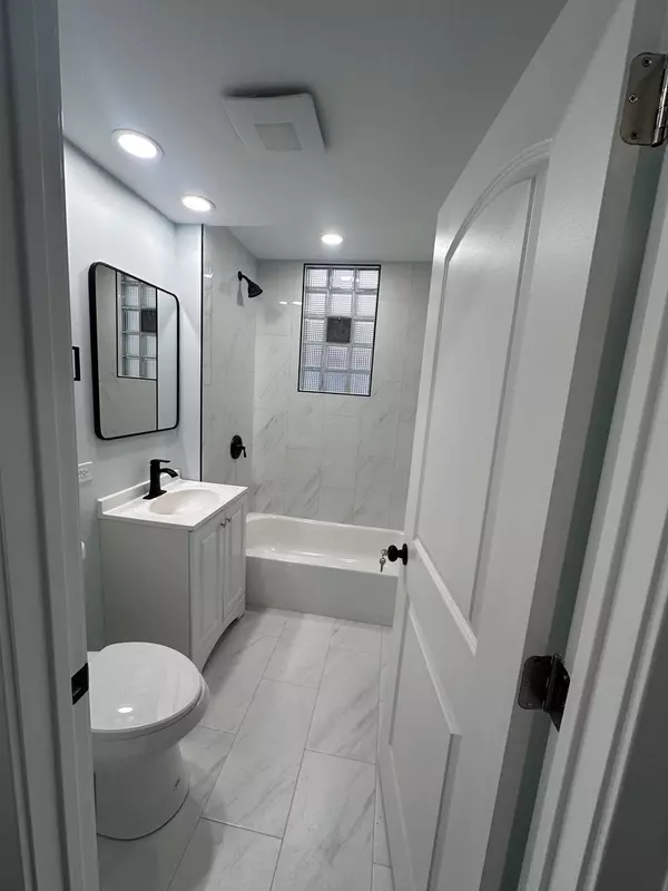 Chicago, IL 60641,4718 W Addison ST