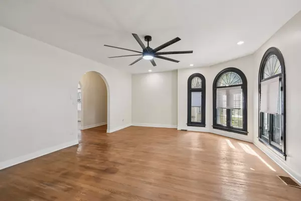 Chicago, IL 60619,8153 S Champlain AVE