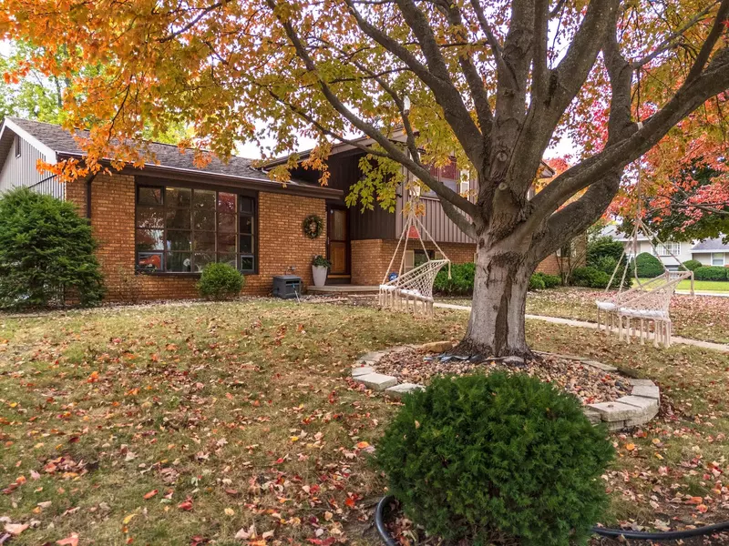 126 S Orr DR, Normal, IL 61761