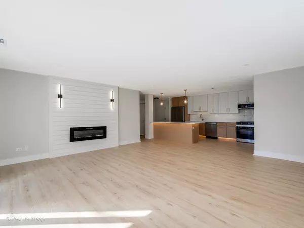 Mount Prospect, IL 60056,1727 W Crystal LN #208