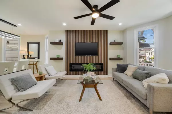 Chicago, IL 60618,4143 N Drake AVE