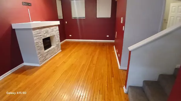 Chicago, IL 60637,1430 E 69th ST #1S