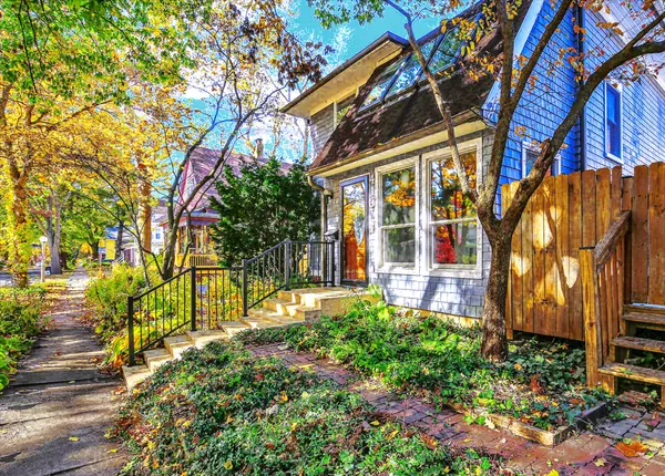 Urbana, IL 61801,410 W Illinois ST