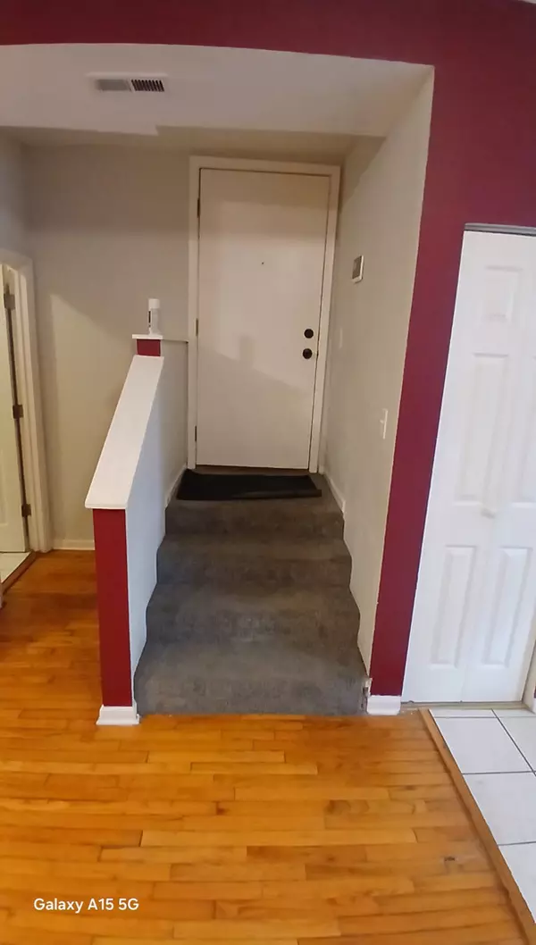 Chicago, IL 60637,1430 E 69th ST #1S