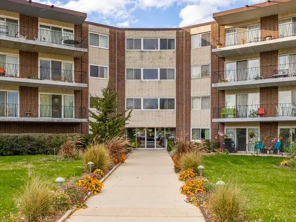 5540 Walnut AVE #33A, Downers Grove, IL 60515