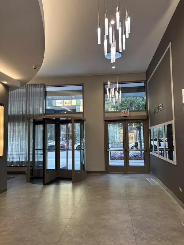 Chicago, IL 60611,2 E ERIE ST #2204