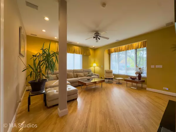 Morton Grove, IL 60053,9237 Mason AVE