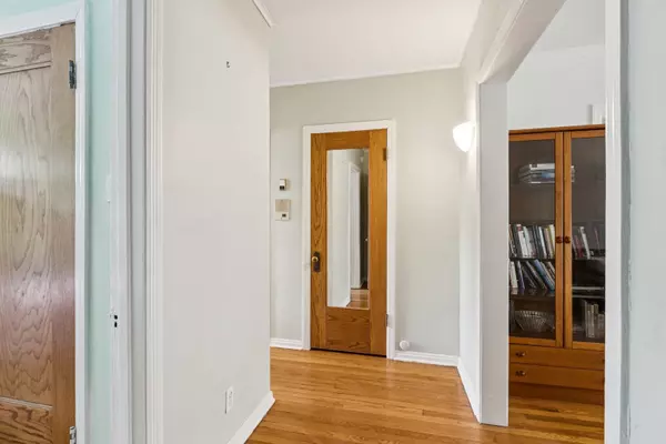 Oak Park, IL 60302,126 N Taylor AVE #1S