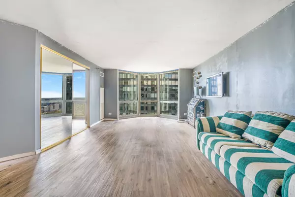 Chicago, IL 60601,195 N Harbor DR #4105