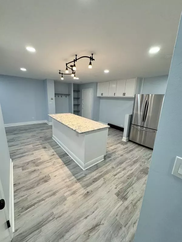 Prospect Heights, IL 60070,830 E Old Willow RD #8-107