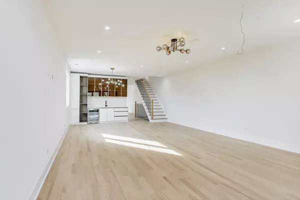 Chicago, IL 60625,2307 W Foster AVE #1