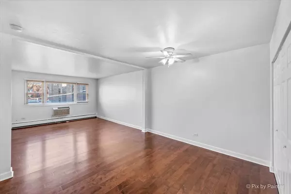 Chicago, IL 60626,7319 N Rogers AVE #104