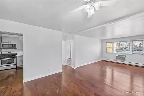 Chicago, IL 60626,7319 N Rogers AVE #104