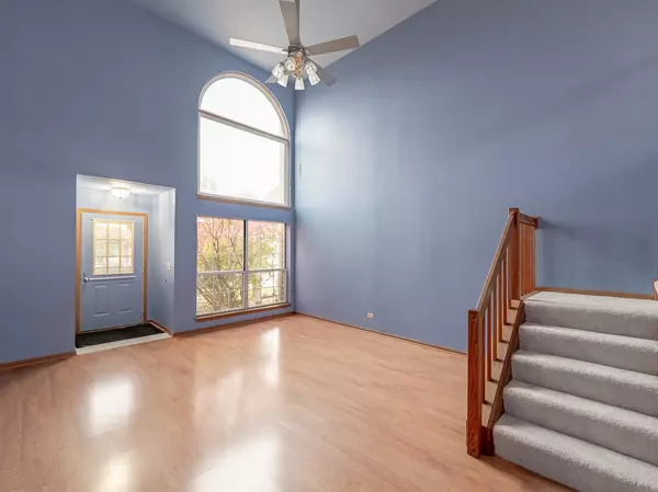 Carol Stream, IL 60188,112 Arbor DR