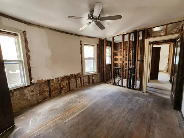 Chicago, IL 60617,8325 S Cregier AVE