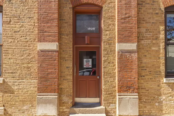 Chicago, IL 60614,1808 N Bissell ST #3A