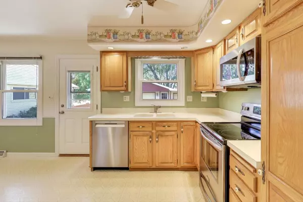 Des Plaines, IL 60016,230 Shannon CT