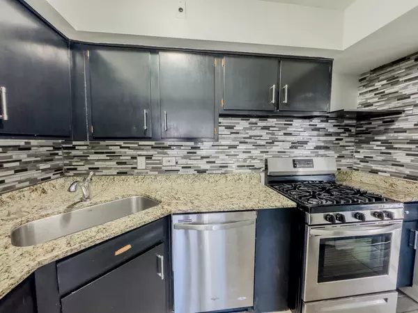 Chicago, IL 60649,6947 S Jeffery BLVD #2E