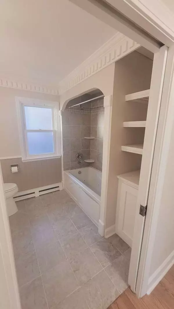 Crystal Lake, IL 60014,245 N Main ST