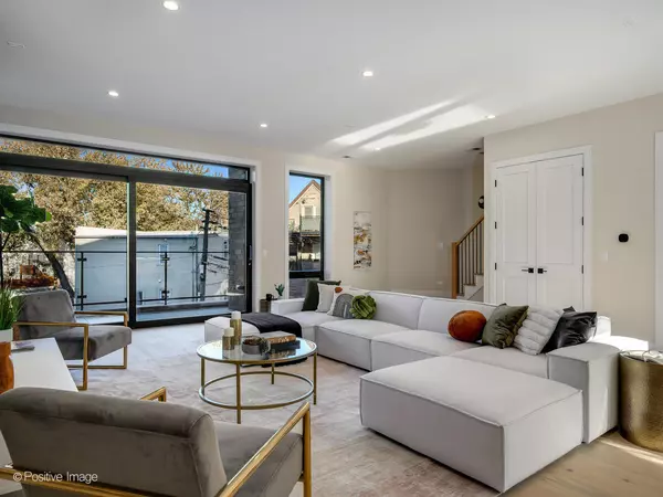 Chicago, IL 60622,1412 N Elk Grove AVE #E