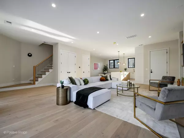 Chicago, IL 60622,1412 N Elk Grove AVE #E