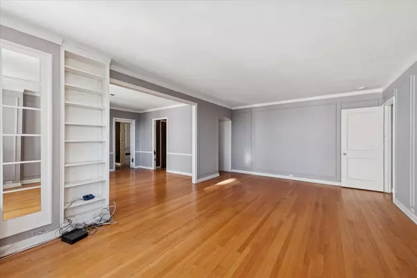 Chicago, IL 60640,5555 N SHERIDAN RD #1504