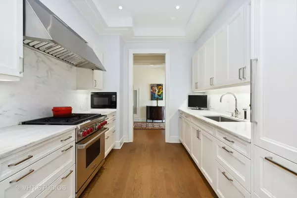 Chicago, IL 60611,118 E ERIE ST #31F